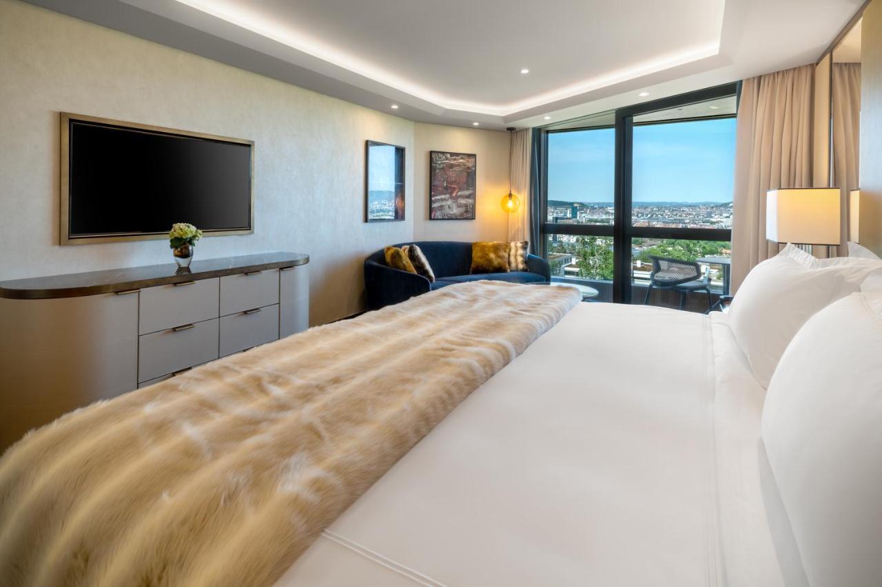 Luxe-Zimmer mit Balkon, inklusive Silvester-Dinner und Party im Cinque Studio