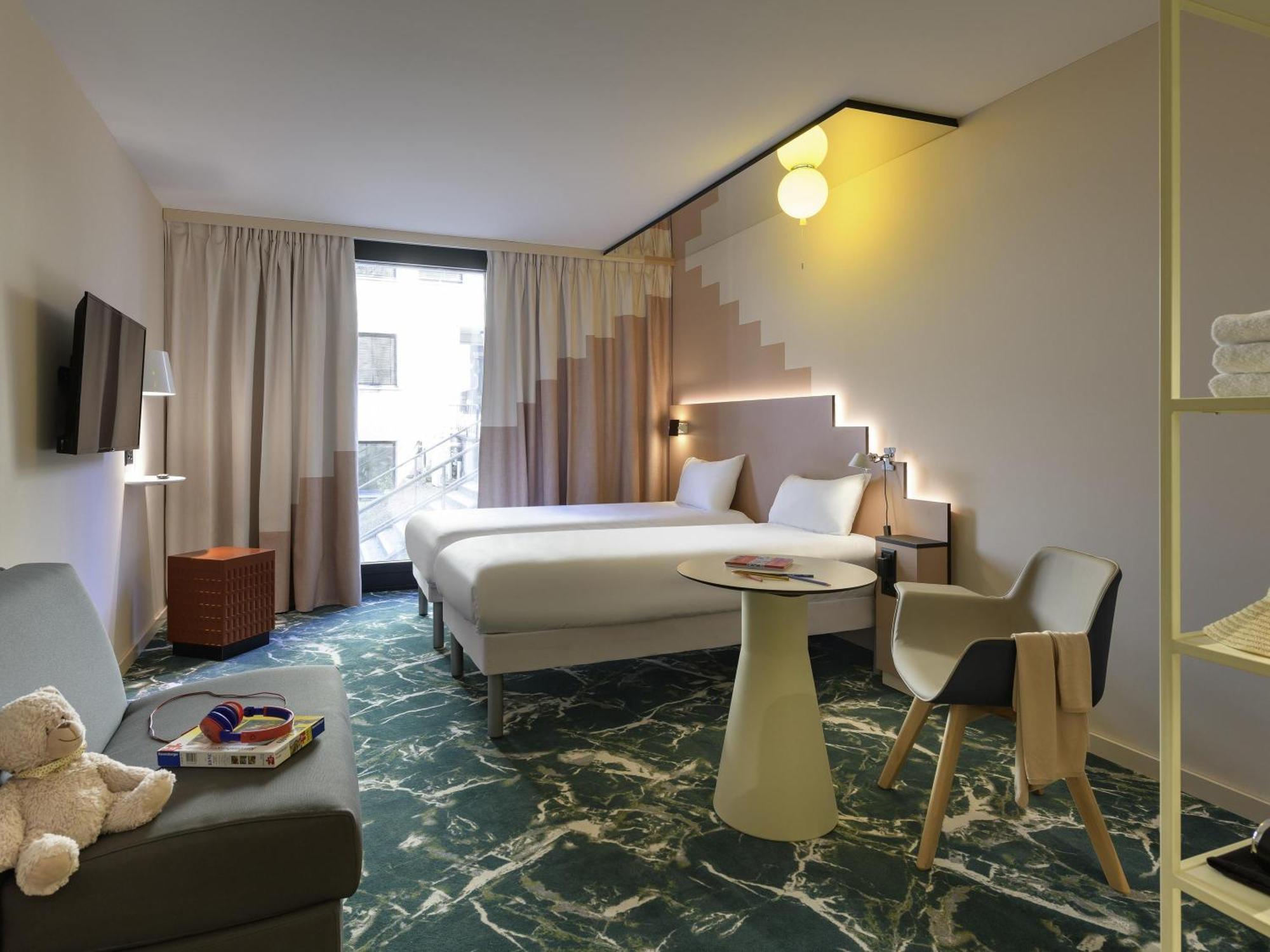 Standard room with 2 twin beds and 1 sofa bed,1716999007:JPEG